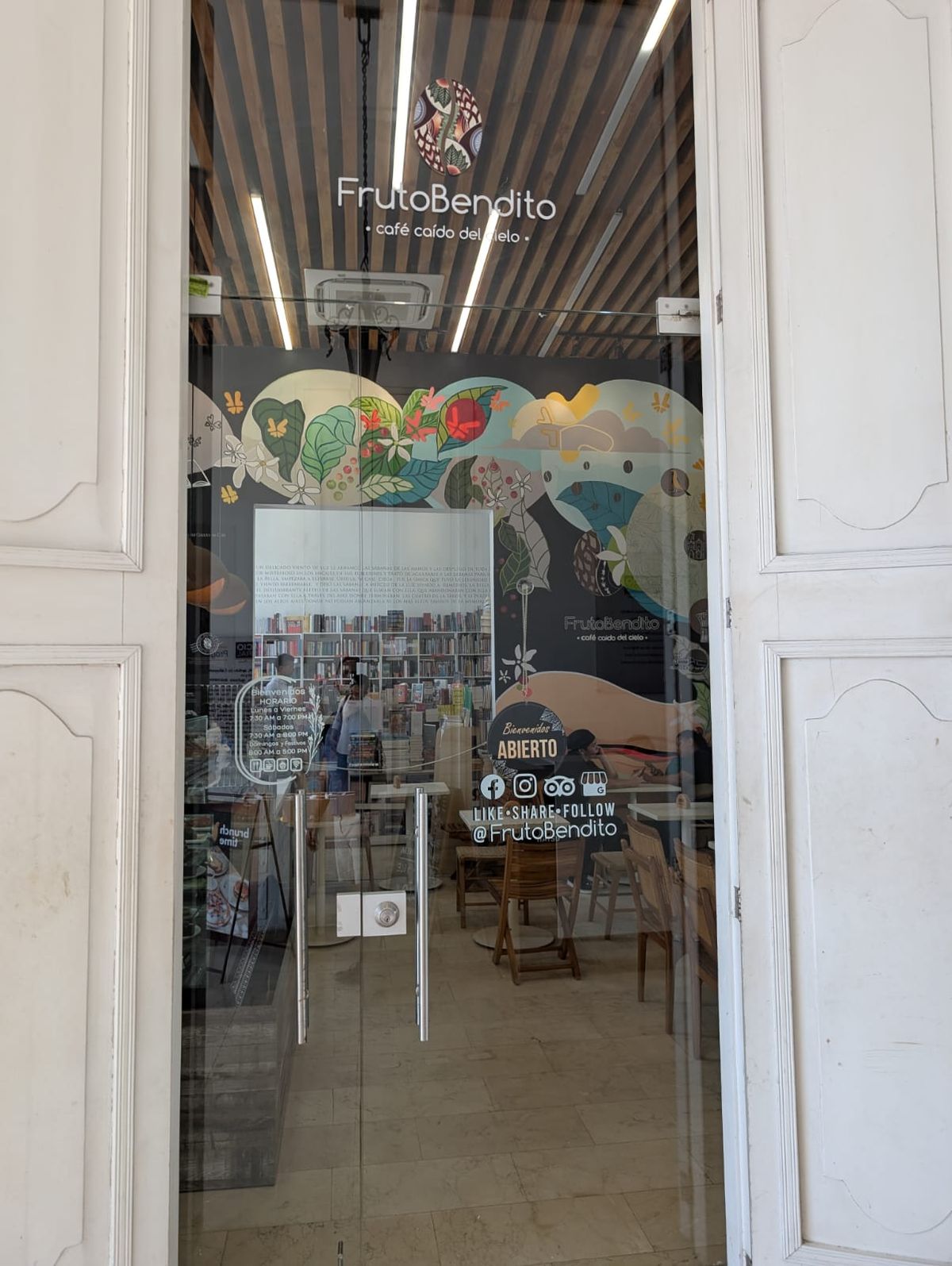 Fruto Bendito café inside the Claustro